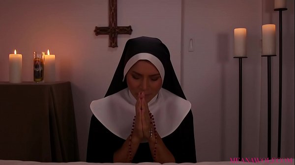 Монашке порвали целку порно видео