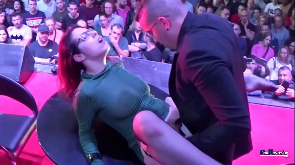 Секс на концерте перед людьми - Порно видео