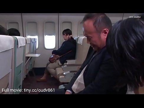 Порно стюардесса дрочит пассажиру
