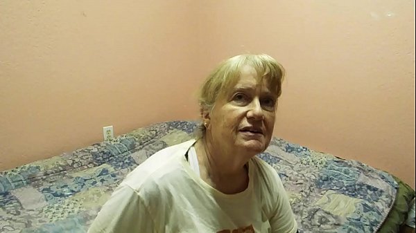 Порно видео Старая Жена делает минет. Смотреть Старая Жена делает минет онлайн