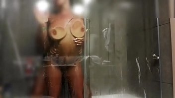 Порно видео зашел в туалет а там